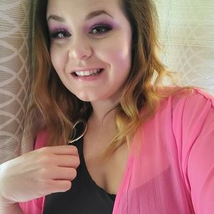 Meet your Posher, Carrie